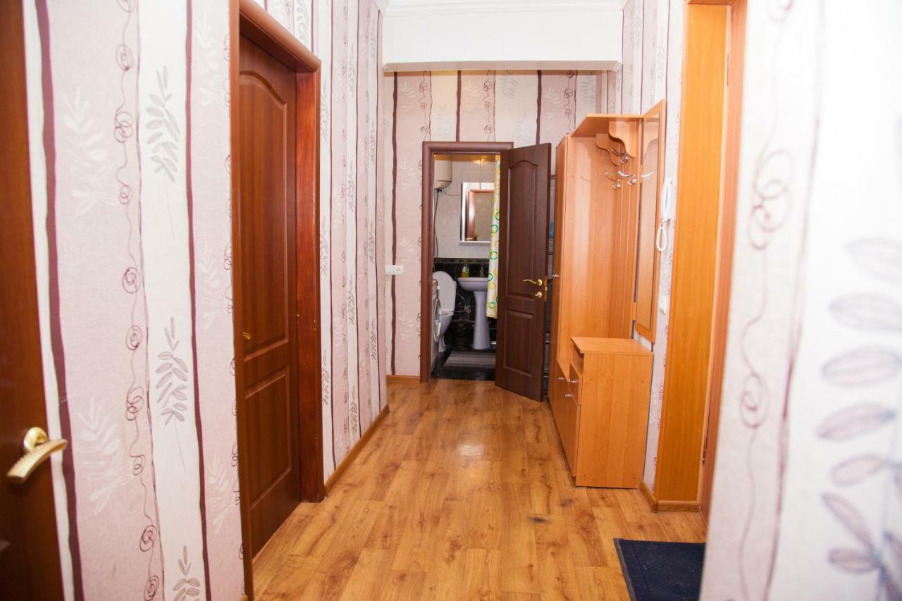 Apartment On Stalevariv Street 7 Zaporizhia エクステリア 写真